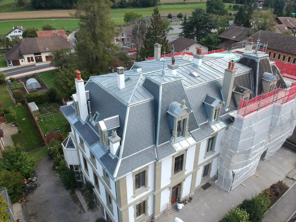 Toiture d'un bâtiment historique à Avenches